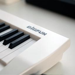 Mini Piano Eletrônico Recarregável para Crianças, Teclado com Ombro nas Costas, Instrumentos de Guitarra, 37 Teclas - Image 4