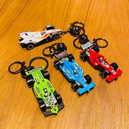 F1 Racing Car Model Chaveiro para Meninos e Meninas, Liga Chaveiro, Forma do carro, Schoolbag Pingente, Anel Casal - Image 3