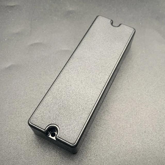 Capa de Humbucker para Guitarra Elétrica - Tipo Fechado e Selado, Fosca, com 2 Furos, Ideal para Baixos de 4, 5 e 6 Cordas, Pacote com 2 Peças