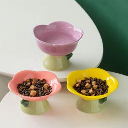 Tigela levantada antiderrapante para animais de estimação, alimentador cerâmico bonito, forma de flor, pé alto, alimentador de cachorro, água de alimentação, prato de gato elevado, suprimentos para animais, novo - Image 1