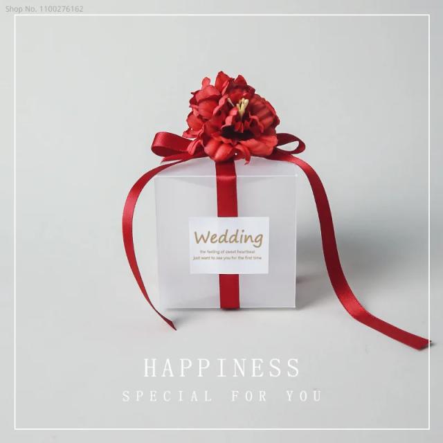 Caixa Transparente de Doces com Fita de Flores Artificiais - Lembranças Elegantes para Casamentos e Batizados com Drageias Matte e Chocolates