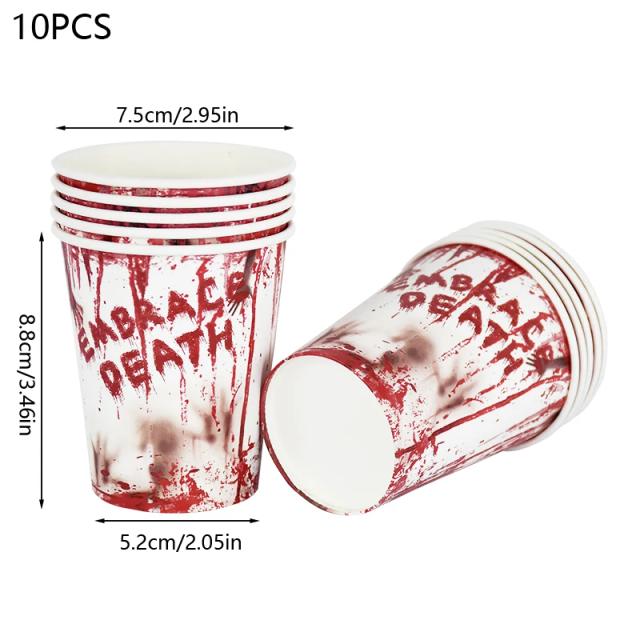 Decoração de Halloween: Louça Descartável Temática com Placas de Papel Ensanguentadas e Copos de Guardanapo.