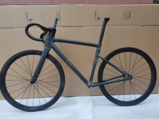 Quadro de Bicicleta de Estrada em Carbono 2024 Leve com Roteamento Interno Completo para Grupo Eletrônico