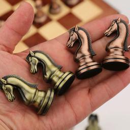 Metal Xadrez Internacional Conjunto com Tabuleiro De Xadrez De Madeira, Conjunto De Xadrez De Luxo Medieval, Jogo Da Família, Acessórios De Brinquedo, Caixa De Armazenamento Requintada - Image 5