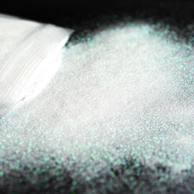 Areia de Glitter Ultra Fina Branca com Efeito Iridescente Roxo - 50g por Saco