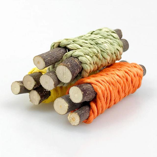 Brinquedo interativo mastigável para pequenos animais de estimação com bola trançada em grama natural - diversão garantida para coelhos, cobaias e hamsters (5 peças)