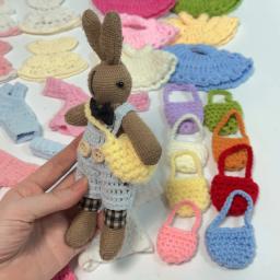 Mini boneca artesanal de lã de crochê artesanal Roupas de lã pequenas Decoração de boneca de tricô DIY Hand Hook Acessórios de vestuário fofos - Image 2