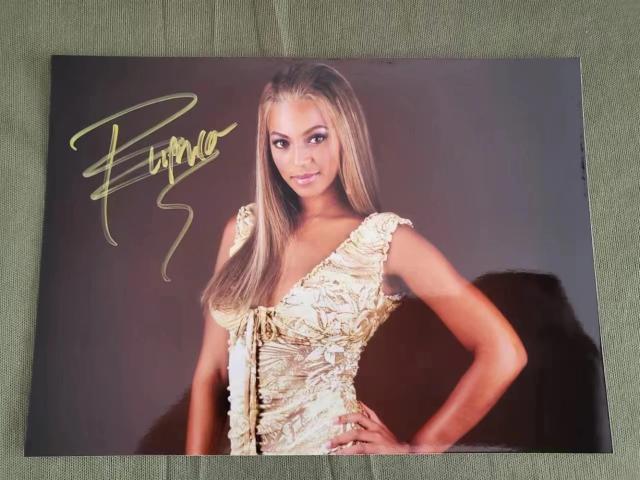 Autógrafo da Beyoncé: Foto Exclusiva em Tinta 5x7 com Assinatura de Giselle Knowles