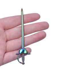 Rainbow Alloy Esgrima Encantos, Western Sword Pendant Acessório, DIY Fazer Jóias, Colar Chaveiro Suprimentos, Bulk Atacado, 5Pcs - Image 2