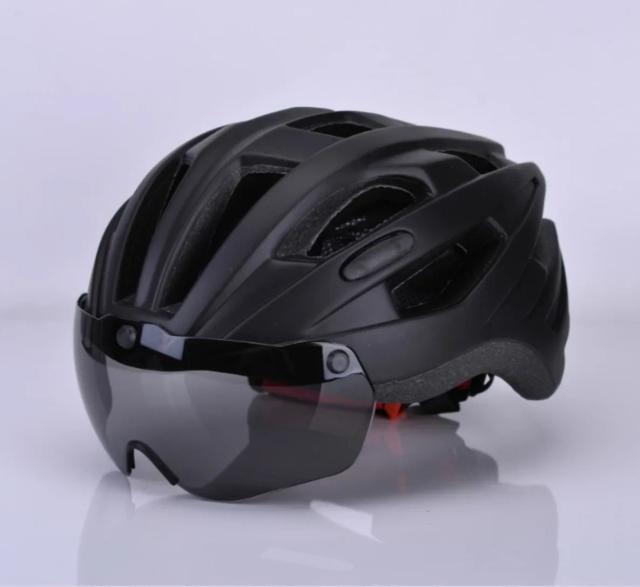 Capacetes de Ciclismo Elegantes com Luz Traseira e Óculos Magnéticos para Triatlo e Corrida em Estrada