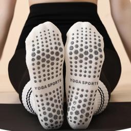 Meias de yoga antiderrapantes femininas com apertos algodão meados de bezerro longo quente respirável pilates dança fitness esportes meias ao ar livre fitness - Image 4