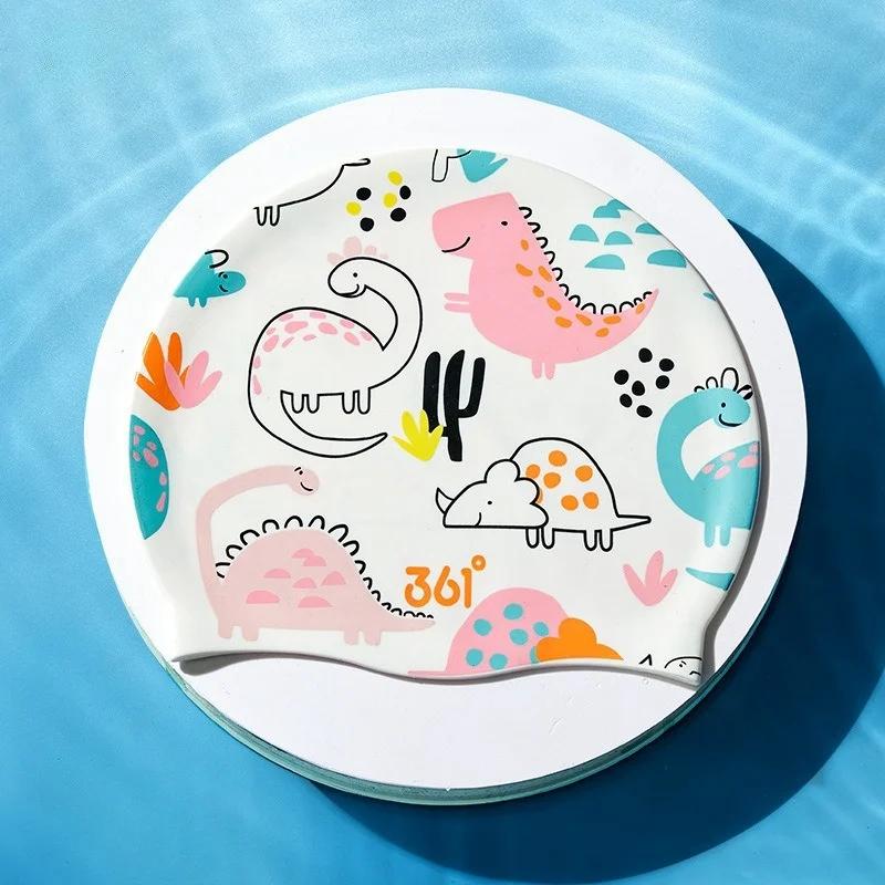 Boné de natação impresso para crianças, silicone elástico, esporte aquático, proteção do cabelo da orelha, chapéus de banho de piscina, meninos e meninas - Image 1