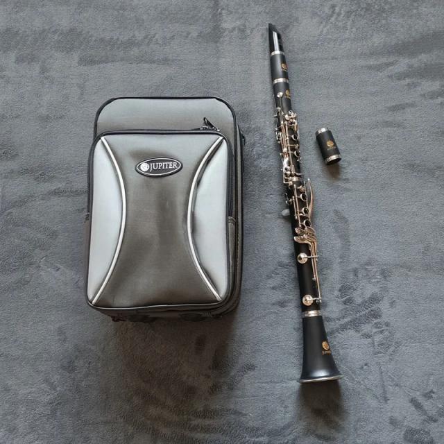 Clarinete Profissional Jupiter JCL-700SQ B-Flat com Estojo, Alta Qualidade e Acessórios em Tubo Preto