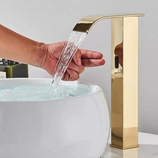 Torneira Inteligente para Banheiro com Controle Automático de Água Quente e Fria - Modelo de Deck Montado com Design Curto e Elegante