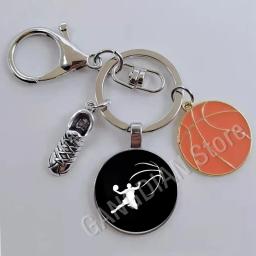 Moda jogar basquete foto chaveiro basquete equipe lembrança de vidro cabochão chaveiro esportes bola amante carro chaveiro - Image 3
