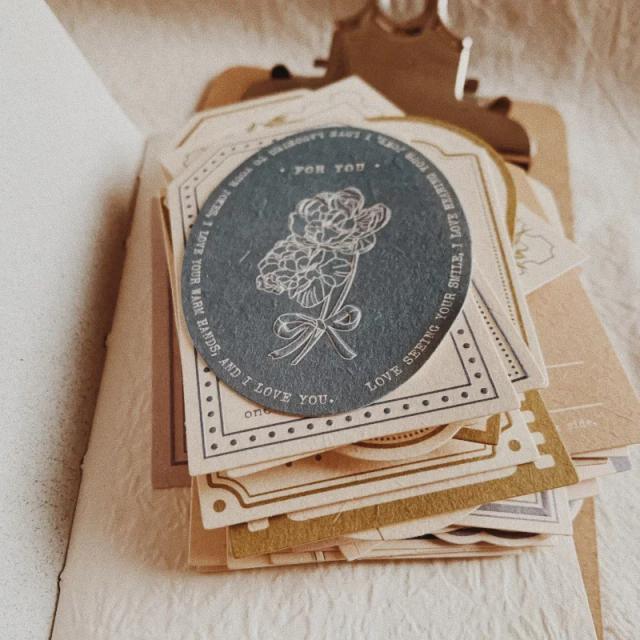 Pacote com 40 Etiquetas Clássicas de Flores para Artesanato, Scrapbooking e DIY