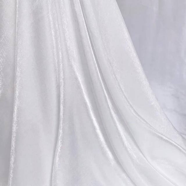 Tecido de Cetim Sedoso Branco com Efeito Iridescente e Glitter para Roupas Brilhantes