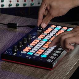 Akai professional fire fl studio controlador de desempenho, para palco de dj, 4x16 matriz de almofadas rgb sensíveis à velocidade, display oled - Image 4