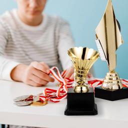 Prêmio troféu decoração artesanato lembranças modelo para campeão medalha de badminton crianças jardim de infância competição celebrações troféus - Image 3