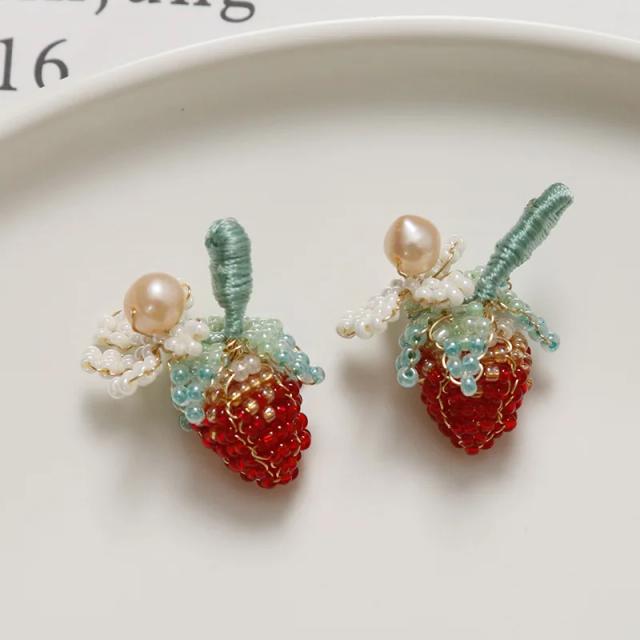 Conjunto de 2 contas artesanais de pérola artificial com tema de morango para DIY em roupas, decoração e brincos