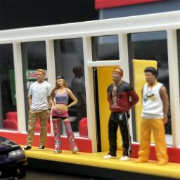 Velozes e Furiosos 2 Tripulantes Pintados à Mão Figura, Modelo de Personagem Clássico do Filme, Requintada Boneca de Resina, Diorama Miniatura, Escala 1:64 - Image 4