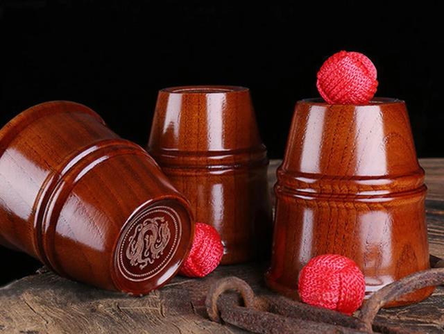 Truque Mágico de Penetração: Copos e Bolas de Madeira - Acessórios e Tutorial para Mágicos