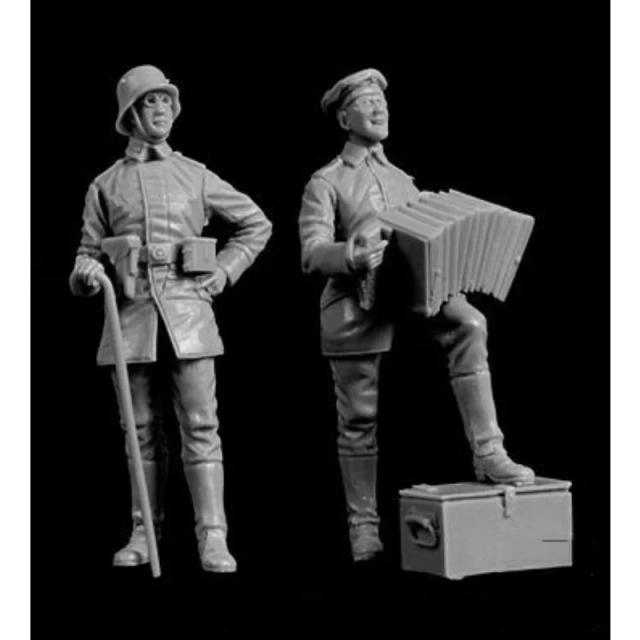 Figura de Terno Soldado com Acordeão - Modelo Die-Cast em Escala 1:35 com Kit de Montagem e Diorama Oficial