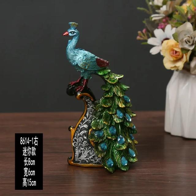 Ornamento em Resina de Pavão: Escultura Elegante para Decoração Moderna de Home Office, Sala e Estante - Luxo e Sofisticação em 1 Peça.