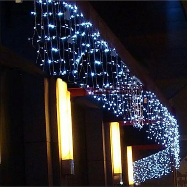 Guirlanda de Natal com Cortina de Luzes LED Icicle 4,5m e 100 Leds para Decoração Interna e Externa