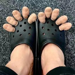 5/10 pçs criativo diy spoof engraçado 3d polegar sapato dedo grande sandália decoração acessórios decorações de borracha dedo do pé grande sapato fivela para sapatos - Image 1