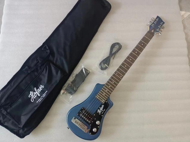 Guitarra Elétrica Mini de 34 Polegadas, 6 Cordas, Alta Qualidade e Acabamento Brilhante em Azul, Inclui Bolsa de Algodão Macia