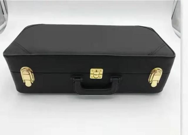 Saxofone Tenor Bb YTS-82Z em Laca Dourada com Acessórios Inclusos - Instrumento Musical Profissional de Alta Qualidade