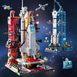 Foguete tripulado com boneca astronauta, blocos de construção criativos, modelo de aviação, brinquedos para crianças, presentes para crianças, cidade, espaço - Image 1
