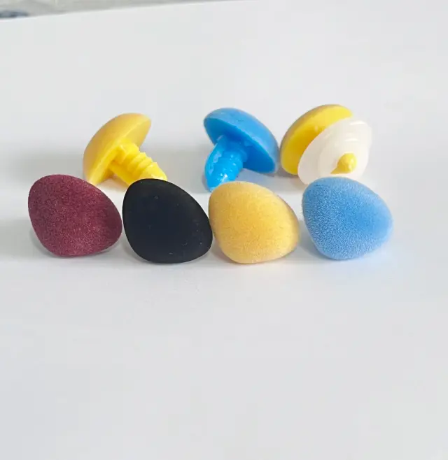 Brinquedo Seguro com Nariz de 22mm, 20 Peças em Cores Vibrantes: Vermelho, Preto, Azul e Amarelo - Ideal para Projetos de DIY e Criatividade