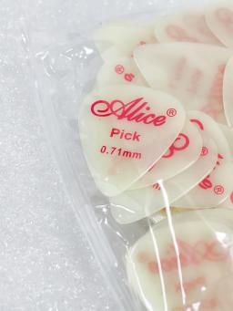 100 peças palhetas de guitarra de celulóide luminosa alice 0.46/0.71/0.81mm para baixo acessórios de guitarra elétrica acústica - Image 2