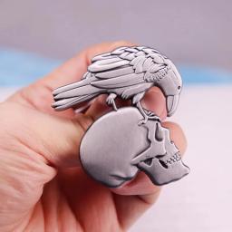 Alfinete de lapela esmaltada para crianças, crachá para mochila, broches de chapéu e colarinho, corvo em relevo e caveira - Image 4
