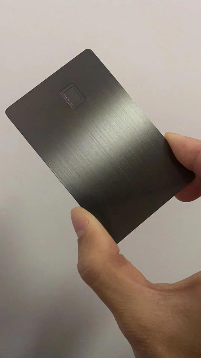 Cartão de Crédito Personalizado em Metal com Tira, Assinatura e Entalhe Laser - 1 Peça