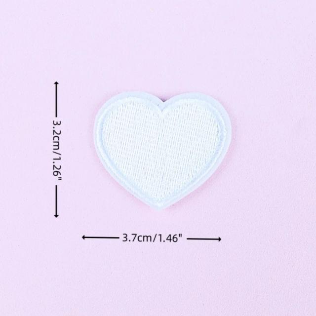 Bordados em Formato de Coração para Decoração de Roupas - Lote com 50 Patches em Preto, Vermelho e Branco para DIY em Chapéus, Camisas e Bolsas