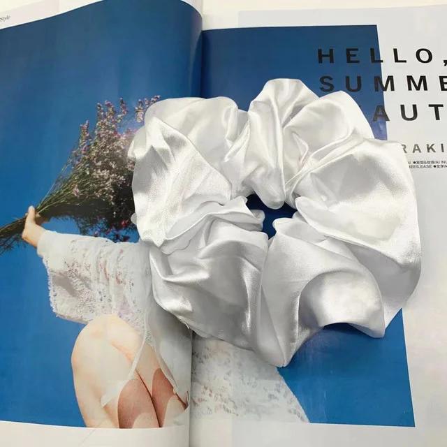 Conjunto de Scrunchies em Cetim Personalizados com Laço para Damas de Honra - Presentes Ideais para Casamentos e Festas Nupciais