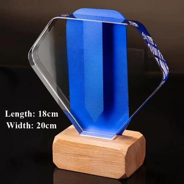 Troféu Cristal Criativo para Empregada Destacada - Prêmio Anual Comemorativo com Medalha de Metal e Base de Madeira