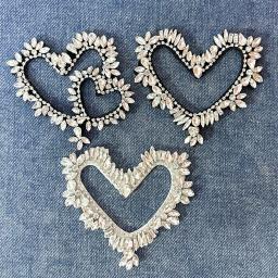 Contas artesanais com grande coração, remendo sew-on, decoração oca-out, acessórios de vestuário, preto e branco, 9*8.5cm, 11*11cm, 1 pc - Image 1