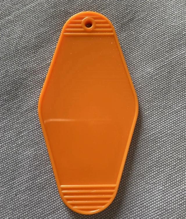 Logotipo Personalizado em ABS para Chaveiros e Tags: Criatividade para Hotéis, Motéis e Presentes Únicos