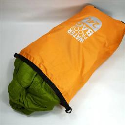 Bolsa flutuante impermeável para atividades aquáticas, ideal para rafting, canoagem e caiaque - Image 4