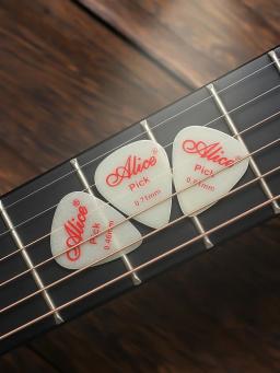 100 peças palhetas de guitarra de celulóide luminosa alice 0.46/0.71/0.81mm para baixo acessórios de guitarra elétrica acústica - Image 6