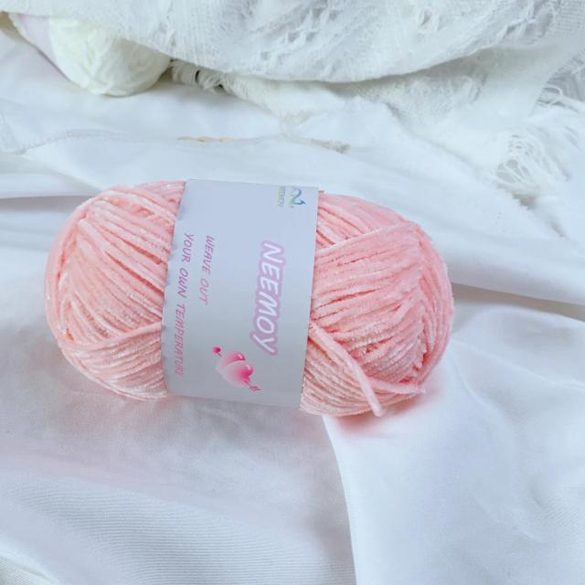 Fio Chenille Macio para Tricô e Crochê em Veludo Texturizado - Linha Quente Ideal para Bordados e Bonecas 40g