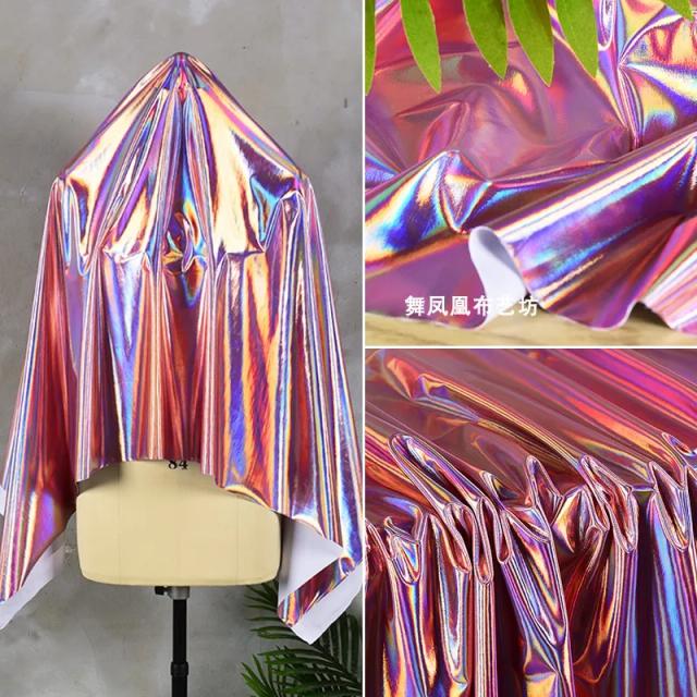 Tecido Elástico Impermeável Rosa com Brilho e Design Dourado para Projetos DIY em Couro Imitação
