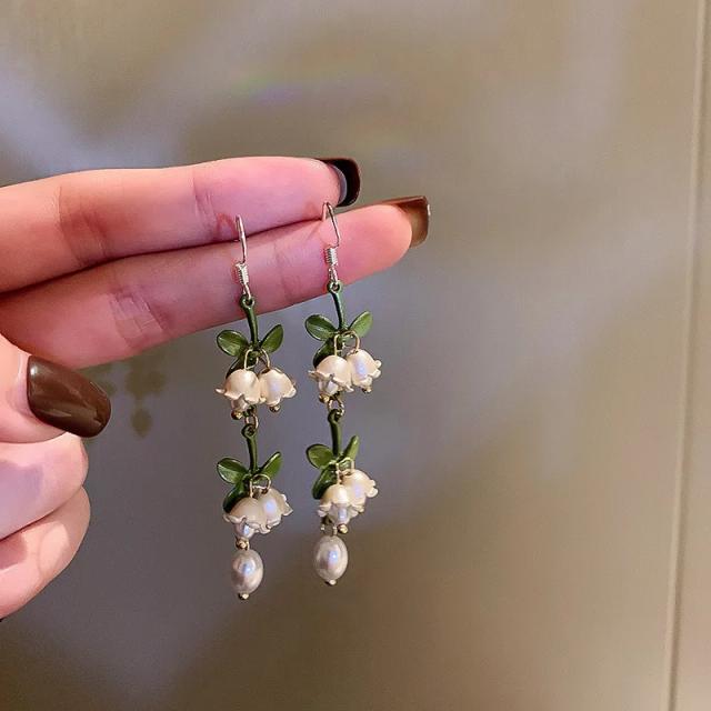 Brincos de Argola Vintage com Pérola Verde e Lírio do Vale - Acessórios Femininos Elegantes para Casamentos e Festas
