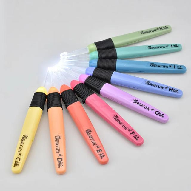 Agulha de Tricô com LED e Ganchos de Crochê para Costura e Tecelagem - Conjunto de Ferramentas de Artesanato em Vários Tamanhos (2.5mm a 6.5mm)