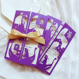 Cartões personalizados do casamento da princesa, envelope DIY da fita do ouro, Quinceanera convida, Rapunzel roxo, 50X - Image 1
