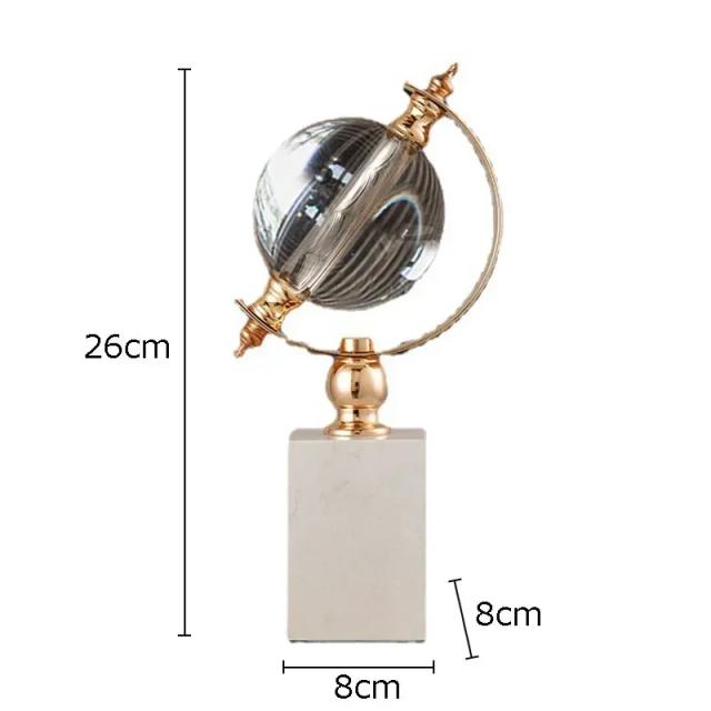 Estátua de Bola de Cristal Banhada a Ouro com Base de Mármore para Decoração Elegante de Mesa